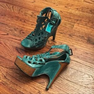 Liliana teal strappy sandals 👡 Size 6.5